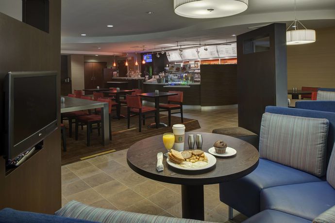 Imagen del bar/restaurante del Hotel Courtyard Jacksonville Orange Park. Foto 3