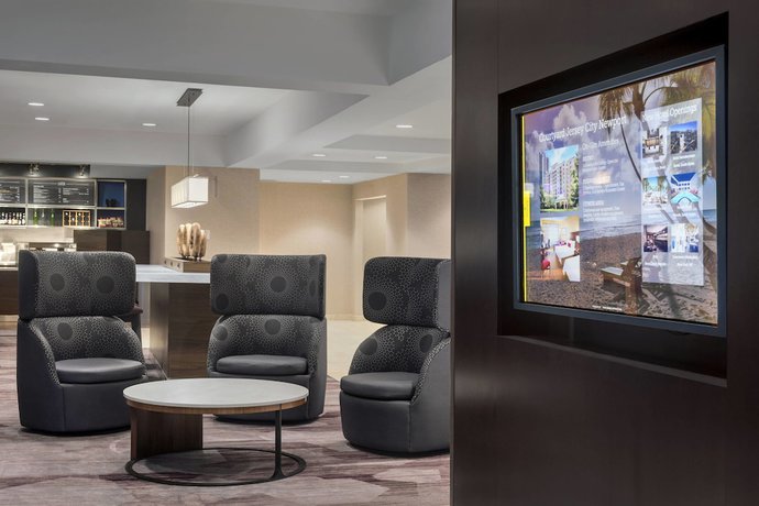 Imagen de los interiores del Hotel Courtyard Jersey City Newport. Foto 16