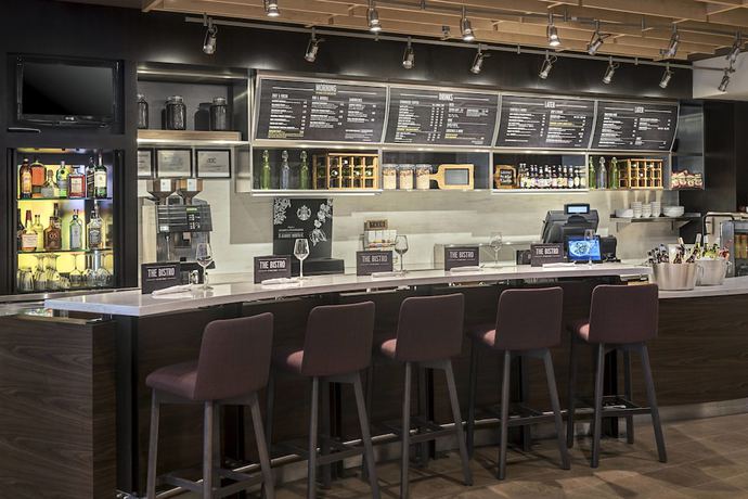 Imagen del bar/restaurante del Hotel Courtyard Jersey City Newport. Foto 4