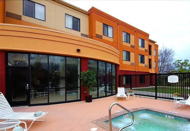 Imagen de los exteriores del Hotel Courtyard Knoxville Airport Alcoa. Foto 11