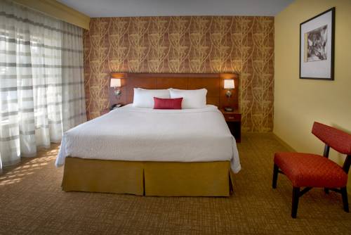 Imagen de la habitación del Hotel Courtyard Lincroft Red Bank. Foto 6