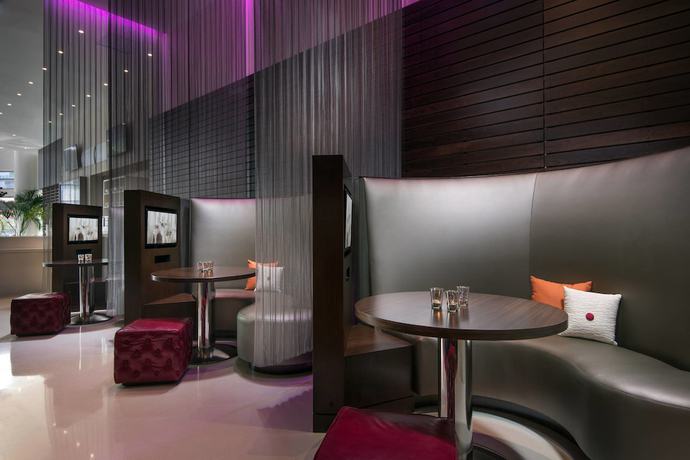 Imagen de los interiores del Hotel Courtyard Los Angeles L.a. Live. Foto 16