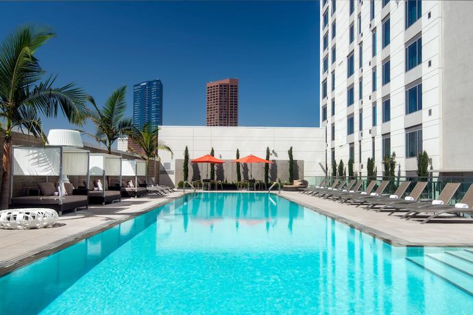 Imagen de la piscina del Hotel Courtyard Los Angeles L.a. Live. Foto 20