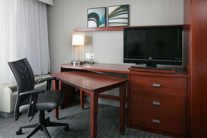 Imagen de la habitación del Hotel Courtyard Marriott Aksarben Village. Foto 4