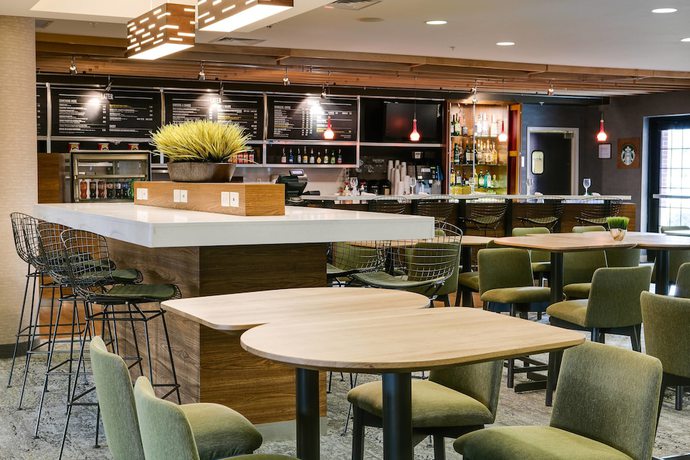 Imagen del bar/restaurante del Hotel Courtyard Marriott Aksarben Village. Foto 3