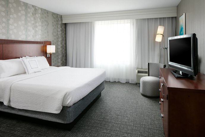 Imagen de la habitación del Hotel Courtyard Marriott Aksarben Village. Foto 6