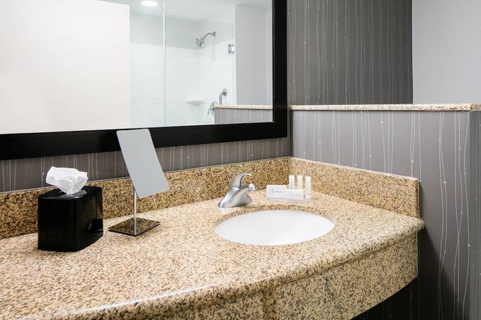 Imagen de la habitación del Hotel Courtyard Marriott Aksarben Village. Foto 7