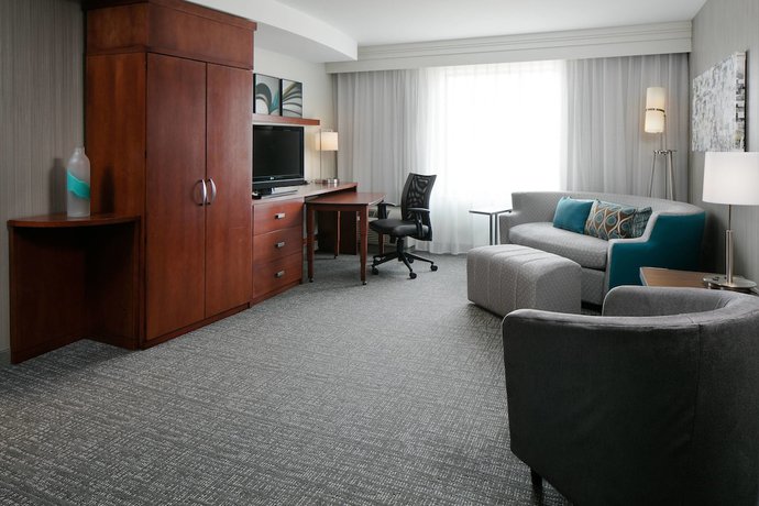 Imagen de la habitación del Hotel Courtyard Marriott Aksarben Village. Foto 8