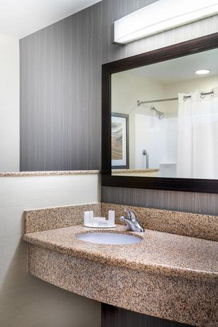 Imagen de la habitación del Hotel Courtyard Marriott Denton. Foto 5