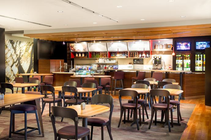 Imagen del bar/restaurante del Hotel Courtyard Marriott Denton. Foto 2