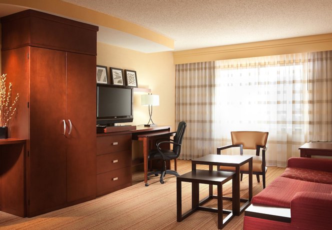 Imagen de la habitación del Hotel Courtyard Marriott Denton. Foto 10