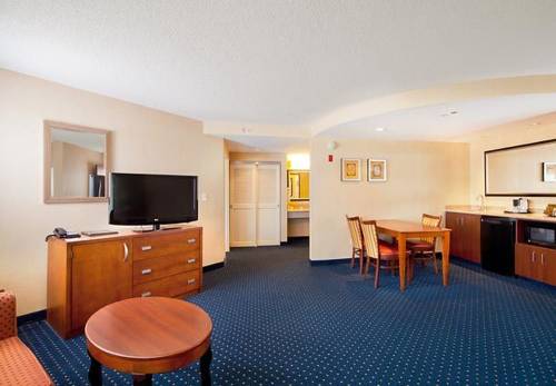 Imagen de la habitación del Hotel Courtyard Marriott Fort Smith Downtown. Foto 8