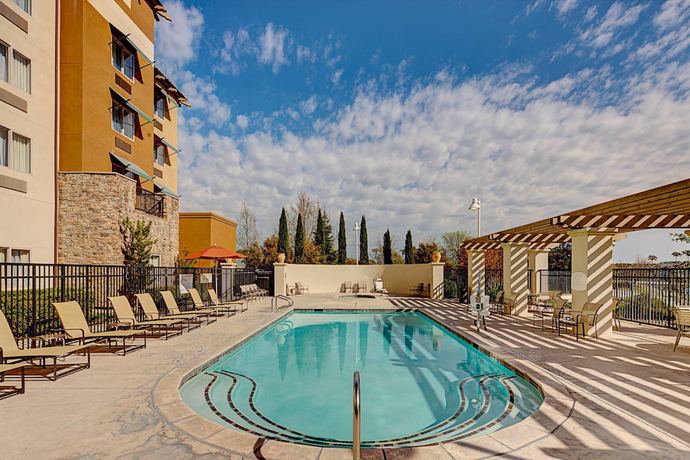 Imagen de la piscina del Hotel Courtyard Marriott Paso Robles. Foto 20