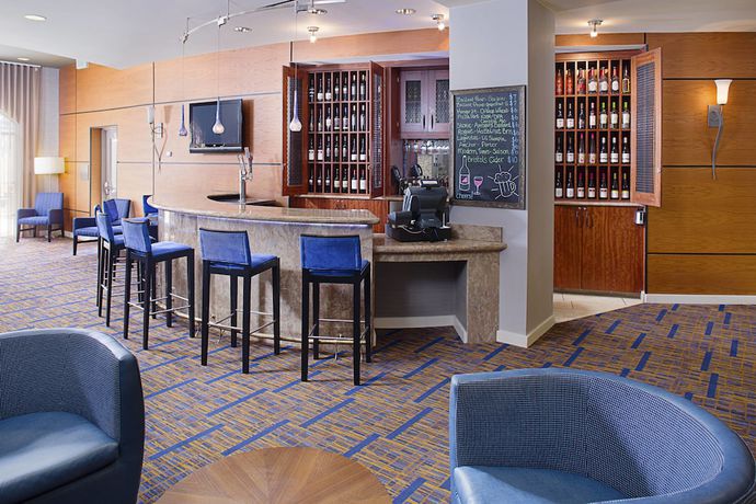 Imagen del bar/restaurante del Hotel Courtyard Marriott Paso Robles. Foto 8