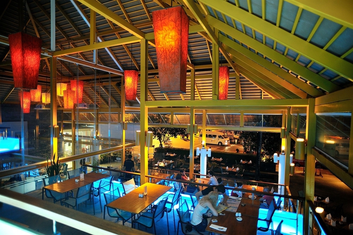 Imagen del bar/restaurante del Hotel Courtyard Marriott Phuket, Patong Beach Resort. Foto 2