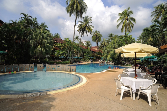 Imagen de la piscina del Hotel Courtyard Marriott Phuket, Patong Beach Resort. Foto 14
