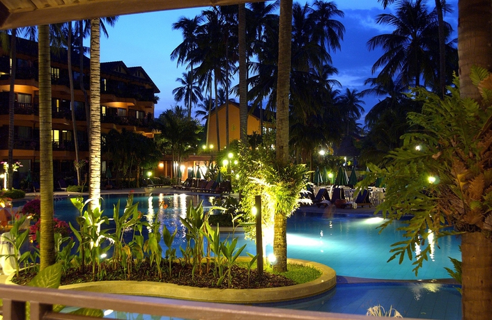 Imagen de la piscina del Hotel Courtyard Marriott Phuket, Patong Beach Resort. Foto 15