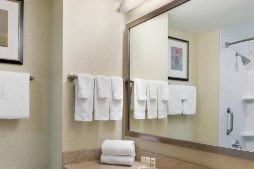 Imagen de la habitación del Hotel Courtyard Marriott Upper East Side. Foto 9