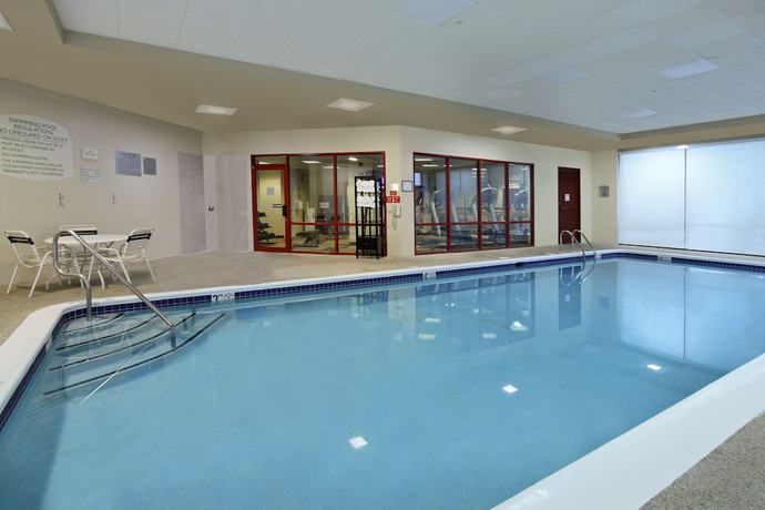 Imagen de la piscina del Hotel Courtyard Meadowlands. Foto 9