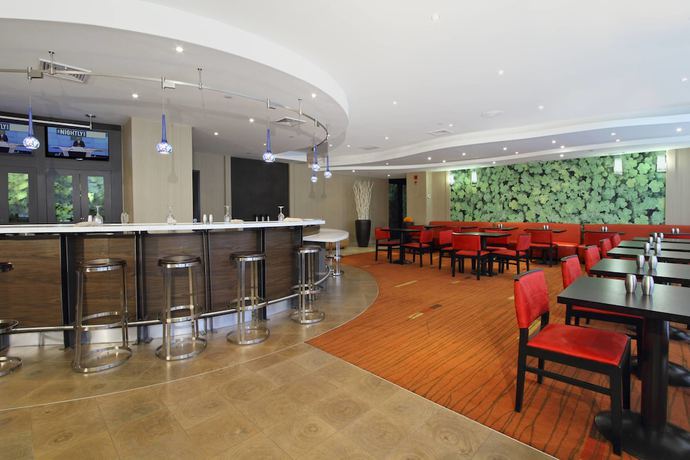 Imagen del bar/restaurante del Hotel Courtyard Meadowlands. Foto 2