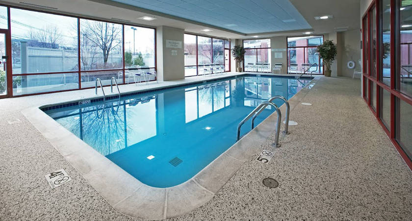 Imagen de la piscina del Hotel Courtyard Meadowlands. Foto 10