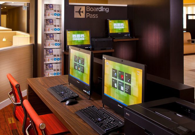 Imagen de los interiores del Hotel Courtyard Melbourne West. Foto 8