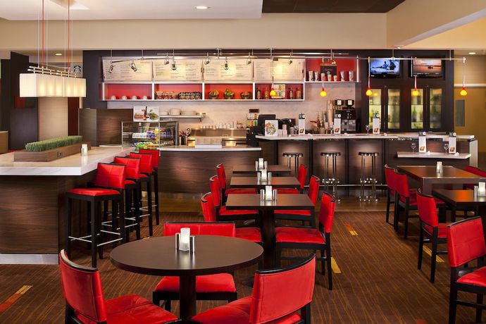 Imagen del bar/restaurante del Hotel Courtyard Melbourne West. Foto 2