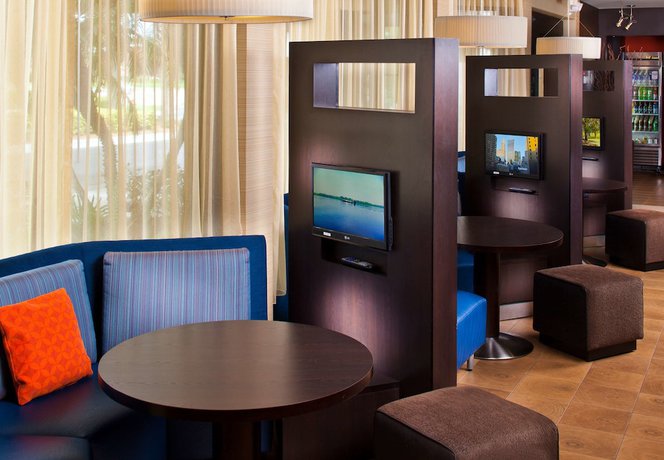 Imagen de los interiores del Hotel Courtyard Melbourne West. Foto 11