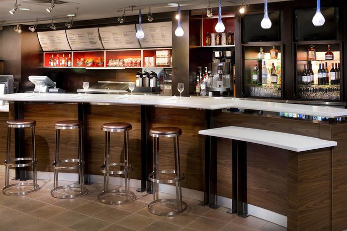 Imagen del bar/restaurante del Hotel Courtyard Memphis Collierville. Foto 3