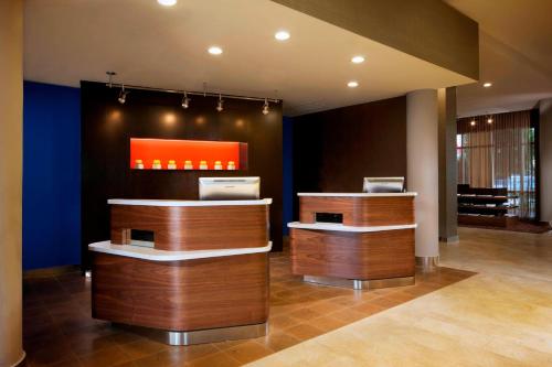 Imagen de los interiores del Hotel Courtyard Miami Dadeland. Foto 20