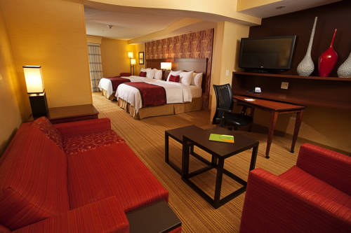 Imagen de la habitación del Hotel Courtyard Milwaukee Airport. Foto 5