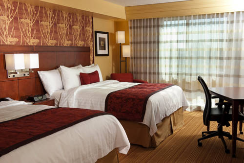 Imagen de la habitación del Hotel Courtyard Milwaukee Airport. Foto 6