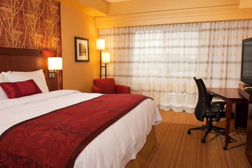 Imagen de la habitación del Hotel Courtyard Milwaukee Airport. Foto 10