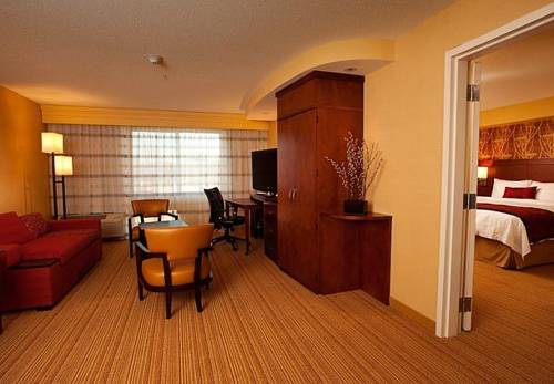 Imagen de la habitación del Hotel Courtyard Milwaukee Airport. Foto 12