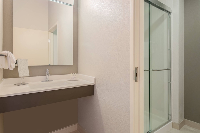 Imagen de la habitación del Hotel Courtyard Monroe Airport. Foto 15