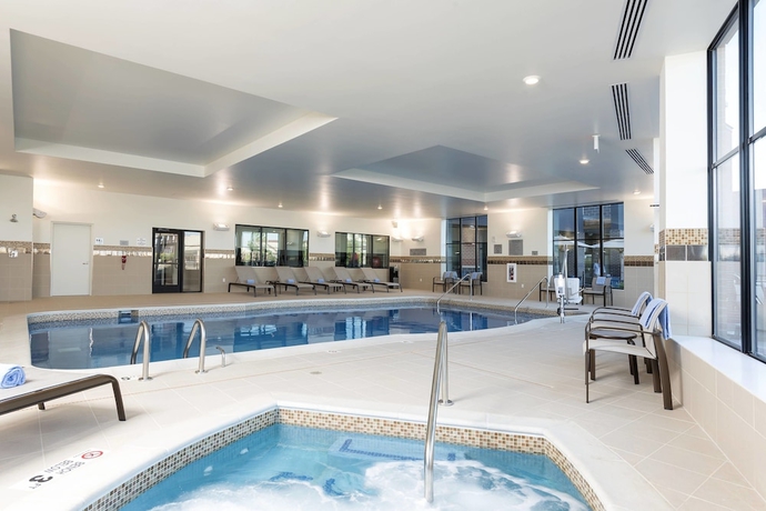 Imagen de la piscina del Hotel Courtyard Mt. Pleasant at Central Michigan University. Foto 19