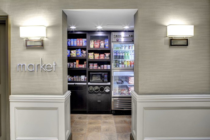 Imagen de los interiores del Hotel Courtyard New Haven At Yale. Foto 8