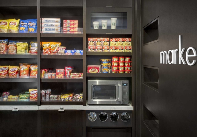 Imagen del bar/restaurante del Hotel Courtyard Newark Elizabeth. Foto 3