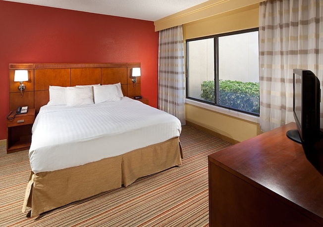 Imagen de la habitación del Hotel Courtyard Orlando Airport. Foto 7