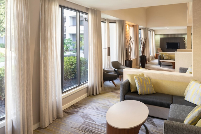 Imagen de los interiores del Hotel Courtyard Orlando Airport. Foto 16