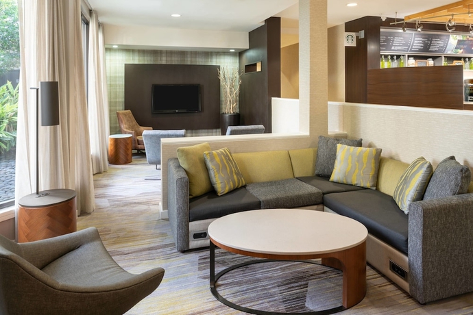 Imagen de los interiores del Hotel Courtyard Orlando Airport. Foto 17