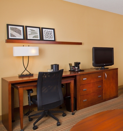 Imagen de la habitación del Hotel Courtyard Orlando Airport. Foto 10
