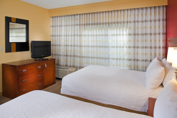 Imagen de la habitación del Hotel Courtyard Orlando Airport. Foto 11