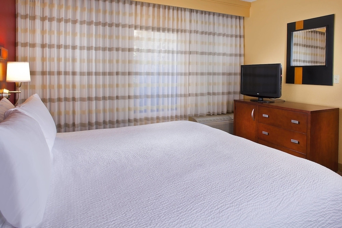 Imagen de la habitación del Hotel Courtyard Orlando Airport. Foto 13