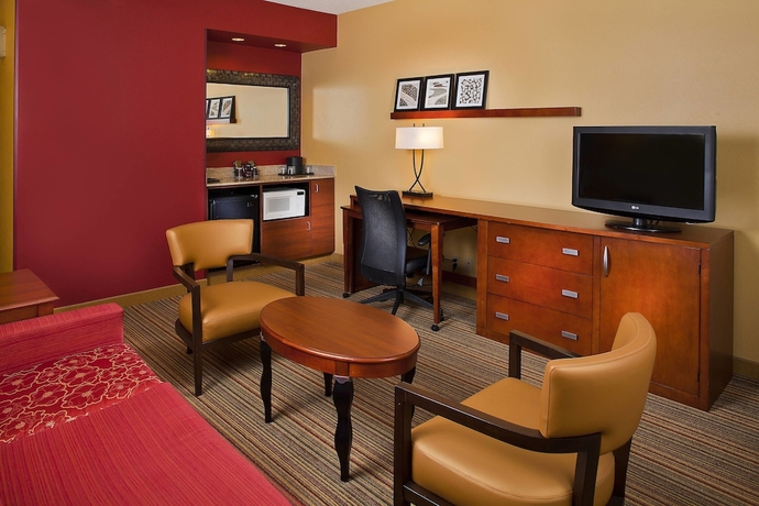 Imagen de la habitación del Hotel Courtyard Orlando Airport. Foto 14