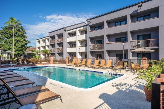 Imagen de la piscina del Hotel Courtyard Orlando Airport. Foto 19