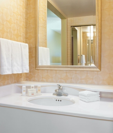 Imagen de la habitación del Hotel Courtyard Orlando Lake Buena Vista In The Marriott Village. Foto 6