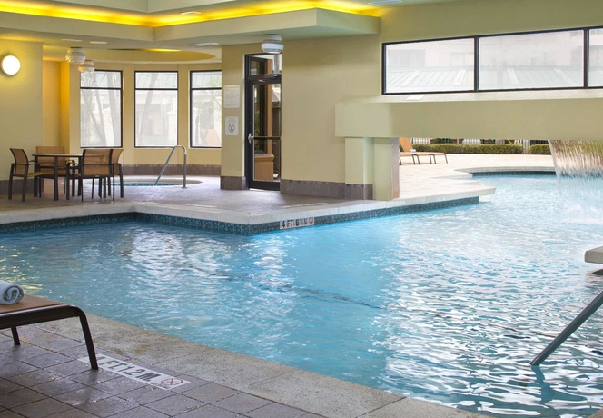 Imagen de la piscina del Hotel Courtyard Orlando Lake Buena Vista In The Marriott Village. Foto 14