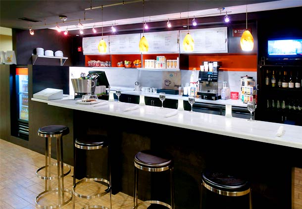 Imagen del bar/restaurante del Hotel Courtyard Pensacola. Foto 2