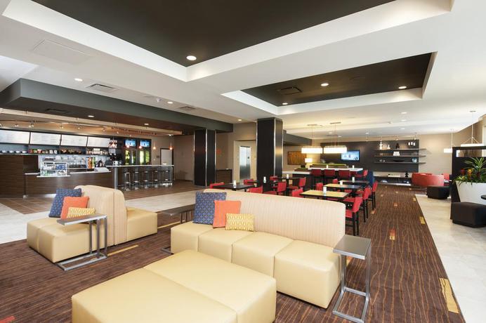 Imagen de los interiores del Hotel Courtyard Peoria Downtown. Foto 10